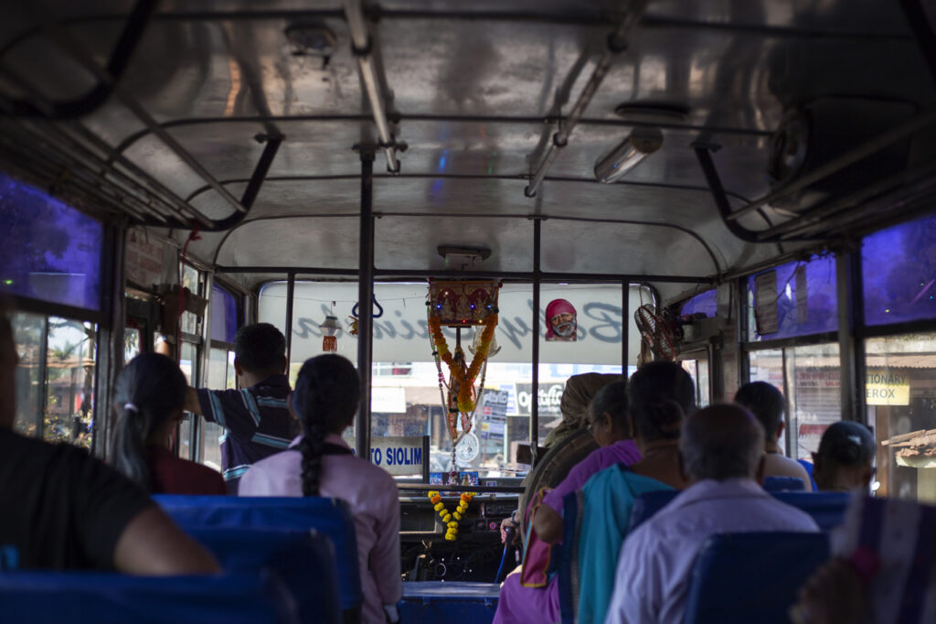 Indie autobus komunikacja miejska